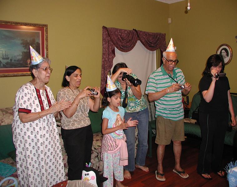 P5250023.JPG - Everybody taking photographs