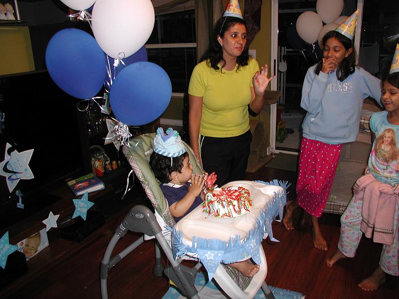 P5250028.JPG - Mum and kid and cousins