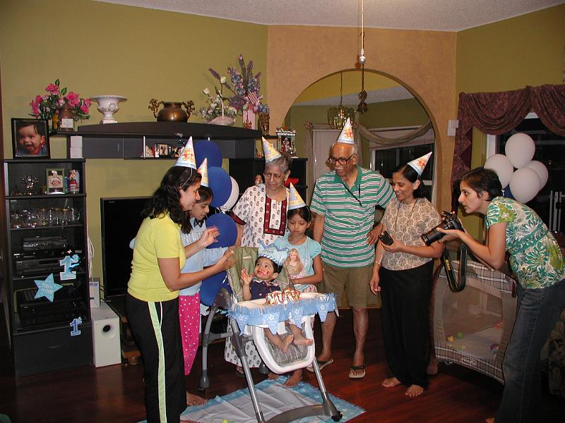 P5250029.JPG - More photographs, Gitu is lethal with that thing