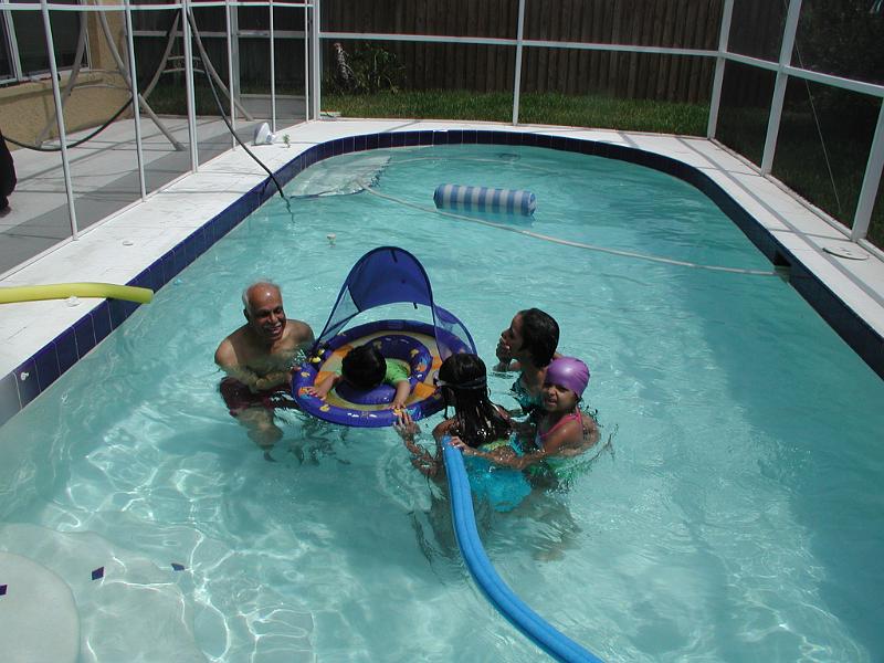 P5260037.JPG - Everybody is trying to push Rohan