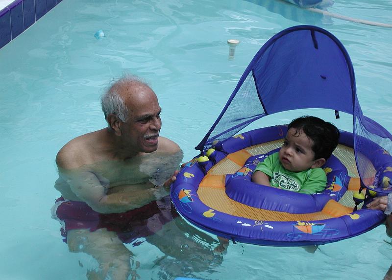 P5260039.JPG - Rohan wondering why there are so many people in his pool