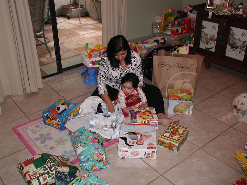 PC250087.JPG - Keeping an eye on the wrapping