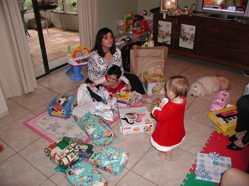 PC250088.JPG - Hannah thinks Rohan has a wrapping paper fixation