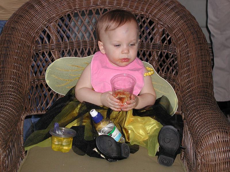 PA310010.JPG - Hannah eating. Some food does get into her