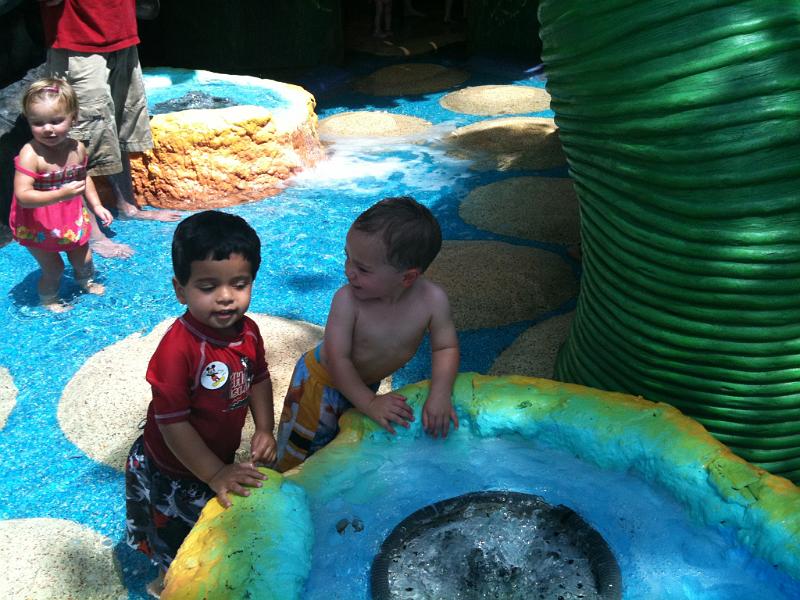 IMG_0301.JPG - Eyeing the fountain