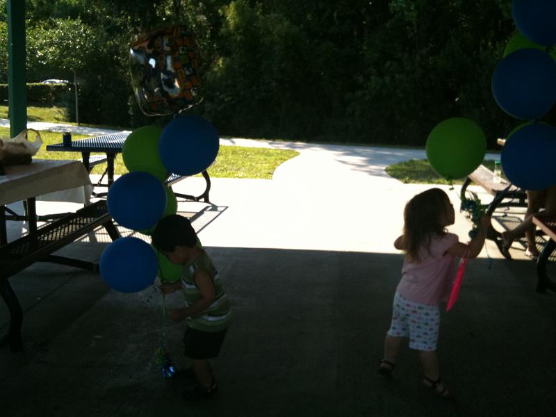 IMG_0359.JPG - Collecting their balloons