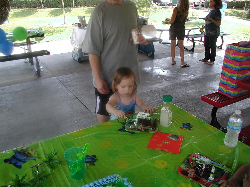P5300017.JPG - Here is Hannah eating the cake