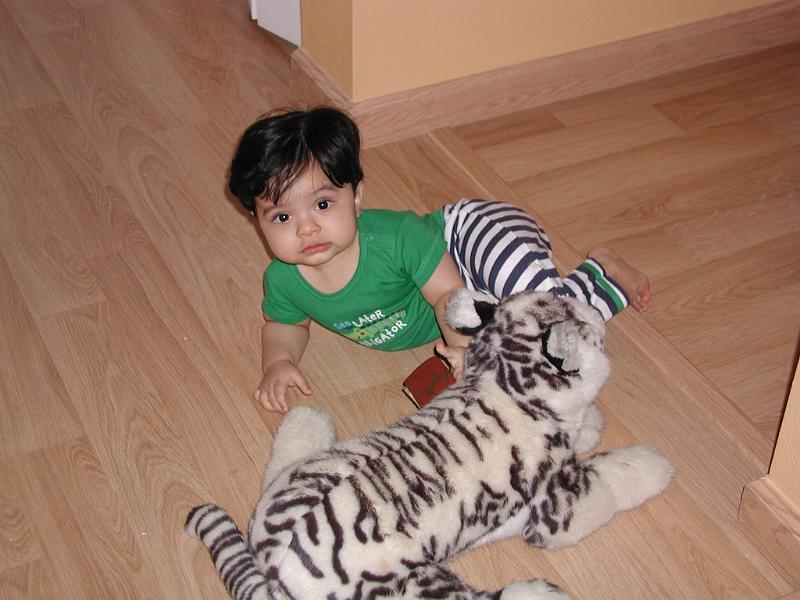 P2220069.JPG - Who me!!