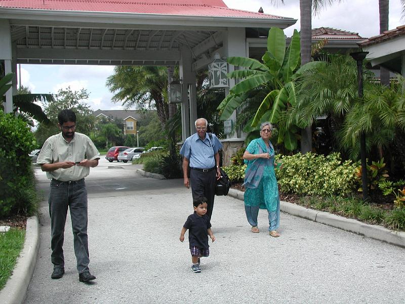 P9020185.JPG - Halarnkar family marching