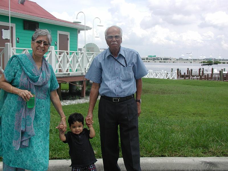 P9020186.JPG - With Grandparents just outside the place we had lunch