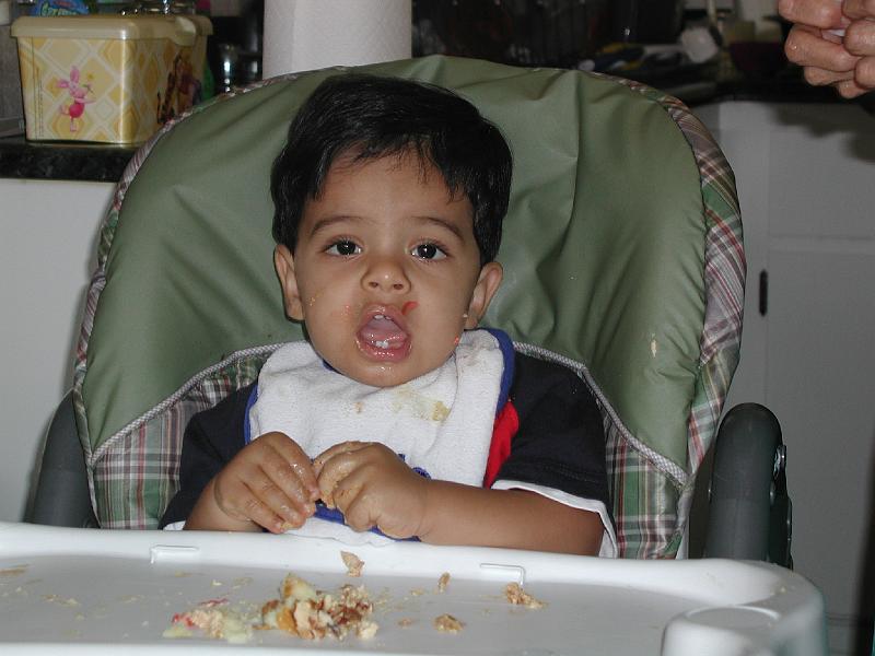 P9020217.JPG - Some cake did go into the mouth.