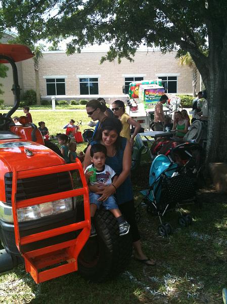 IMG_0070.JPG - On the wheel of a tractor
