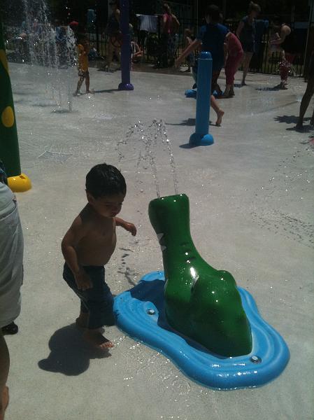 IMG_0089.JPG - Rohan getting splashed